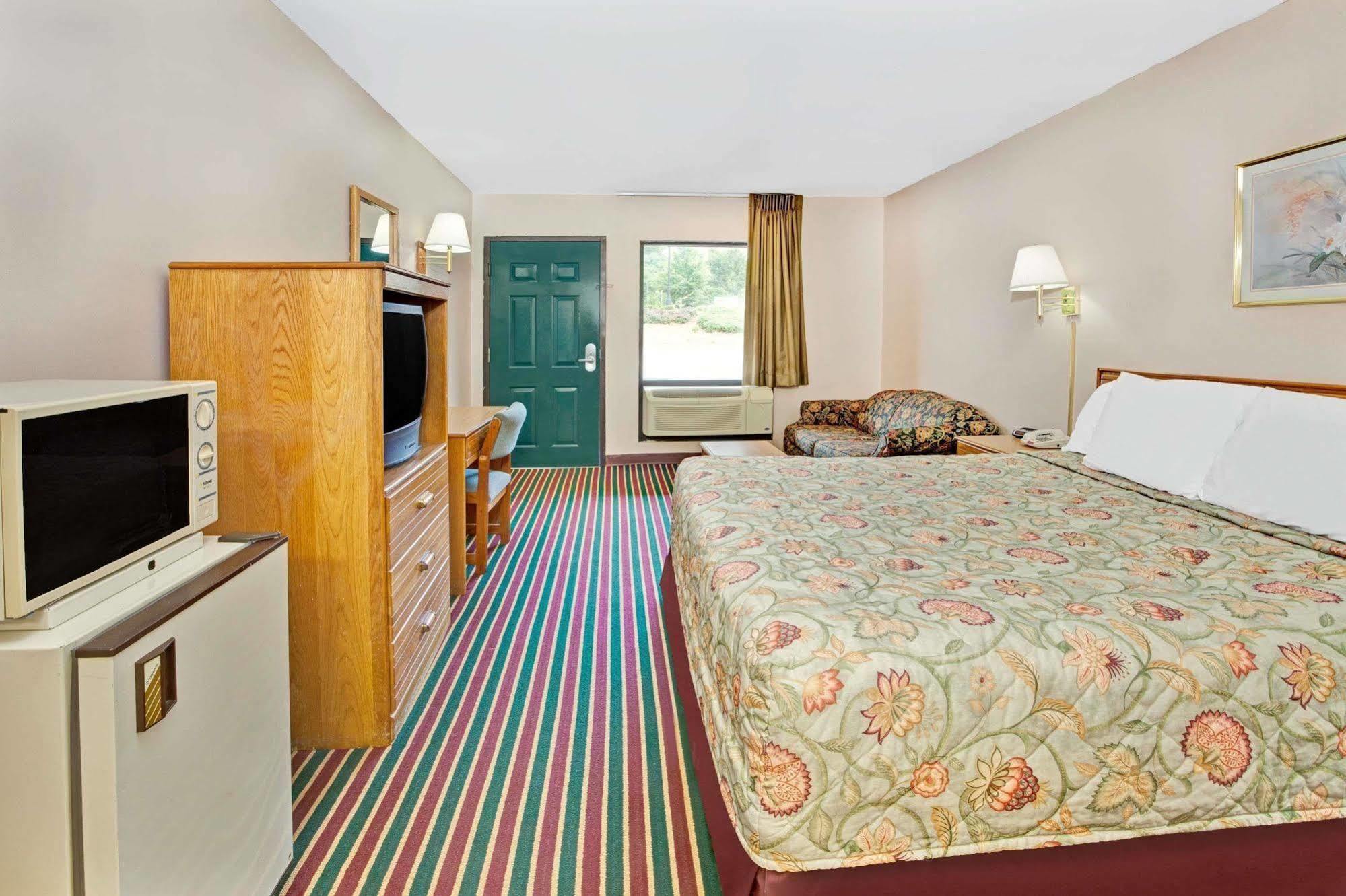 Hotel Super 8 By Wyndham Marietta/West/Atl Area Zewnętrze zdjęcie