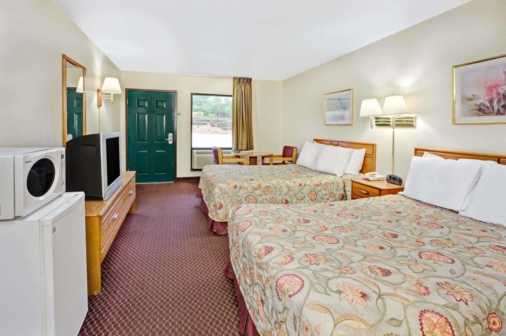 Hotel Super 8 By Wyndham Marietta/West/Atl Area Zewnętrze zdjęcie