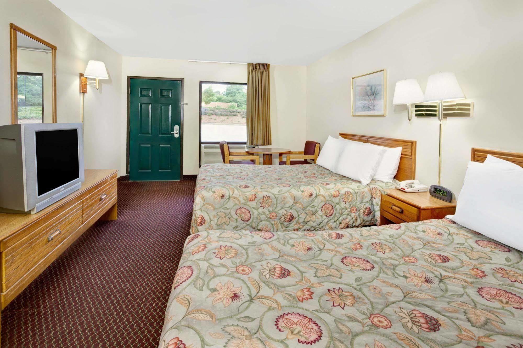 Hotel Super 8 By Wyndham Marietta/West/Atl Area Zewnętrze zdjęcie