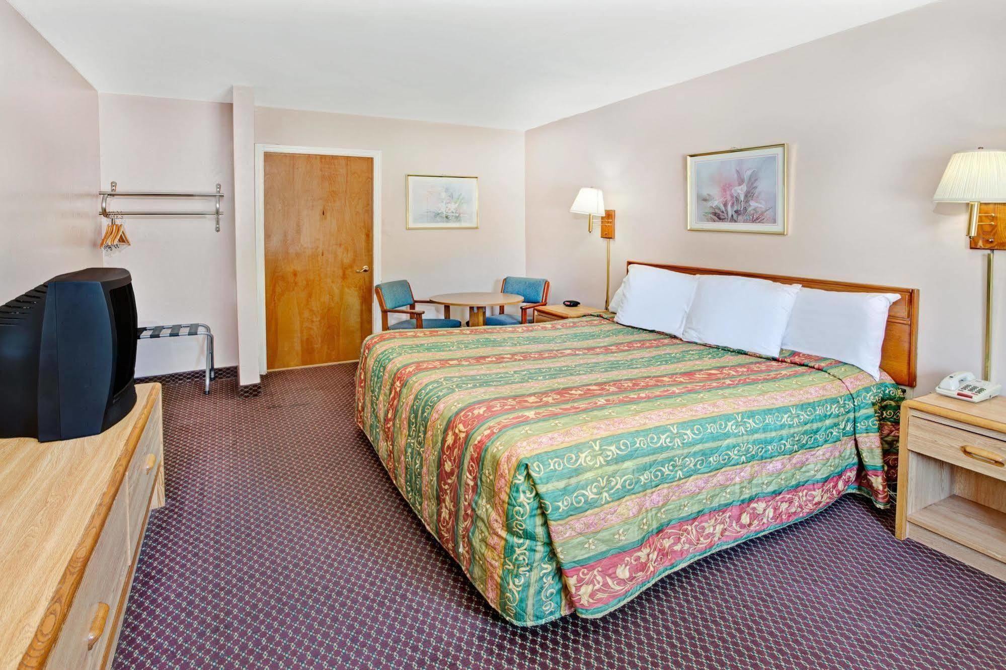 Hotel Super 8 By Wyndham Marietta/West/Atl Area Zewnętrze zdjęcie
